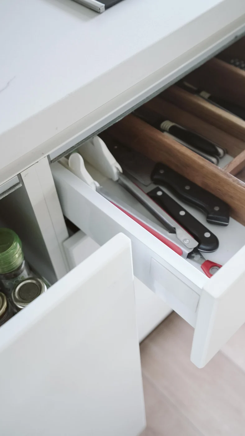 Kitchen utensils separated inside a drawer